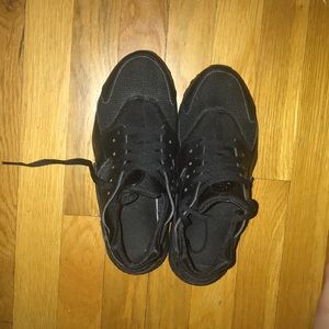 All black nike huarache sneakers